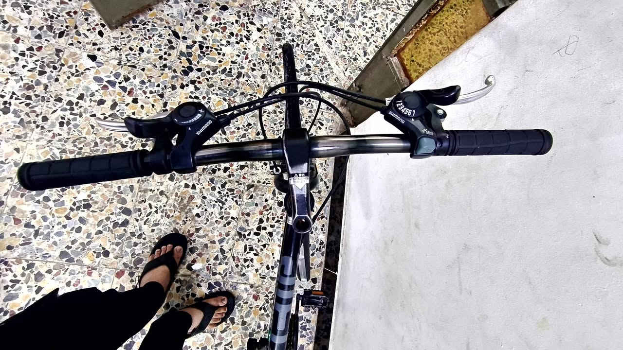 السلام عليكم شباب بايسكل C 700
نضافة فول بريكات شركة shimano الياباني الاصلي بعدهن بالچيس  تبديل نمر شغال 7 سرع اي نقص مابي مكاني بغداد 
للاتصال 
***********
