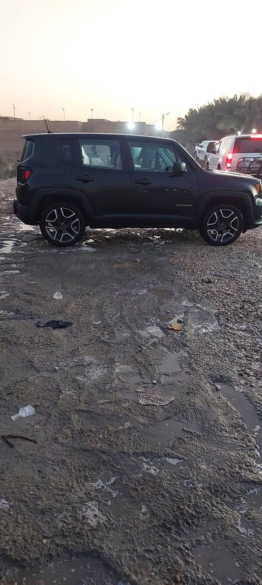 جيب رينجيد موديل 21 فول بصمه رادارات بالمري حساس خلفي بسمي مثنى محرك 2400 بيه جاملغ وبنيد مبدل سياره جديده *********** واتساب او على ماسنجر السعر 140 وبيه مجال
