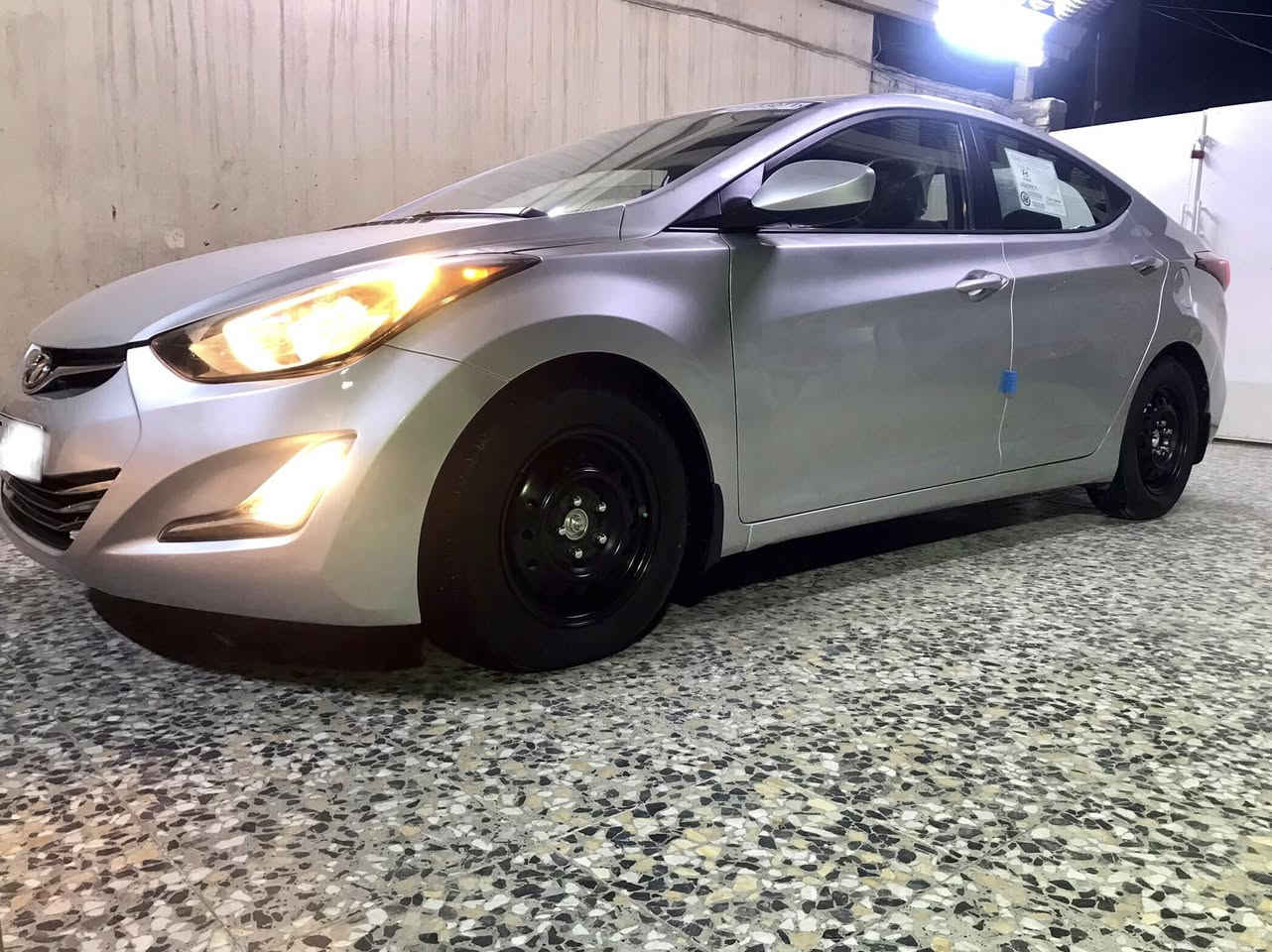 سلام عليكم النترا 2016 للبيع سيارة جديده وأرد امريكي بيها ٣قطع بدون ايربك مكينة ٢٠٠ دوش كير صدر تبريد كهربائية تخم تاير باتري شاشة كامره سيارة جاهزةرقم سنويه جديده مكاني بغداد *********** شراي يتصل
