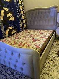چرباية خشب 6 ارجل كامله وياها  دوشك ب 65 الف للتواصل 07715967734