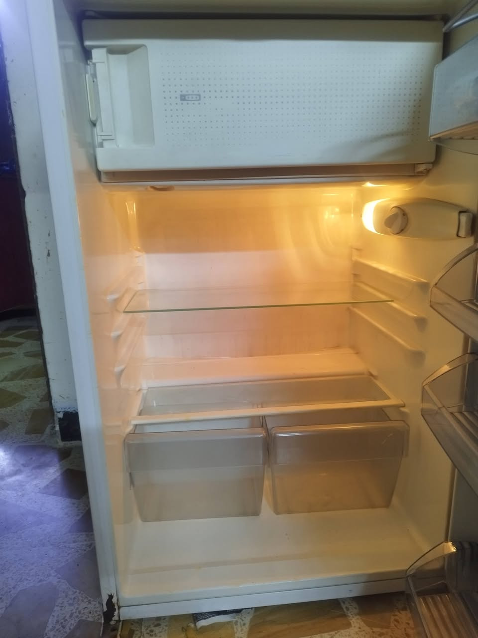 صوبه غاز سعرها 15 ***********السلام عليكم ثلاجت ماي للبيع سعرها 20  ثلاجت غرفه أشيل ثلج كلش زينه سعرها 50 وبيه مجال صوبه غاز سعرها 15 ***********
