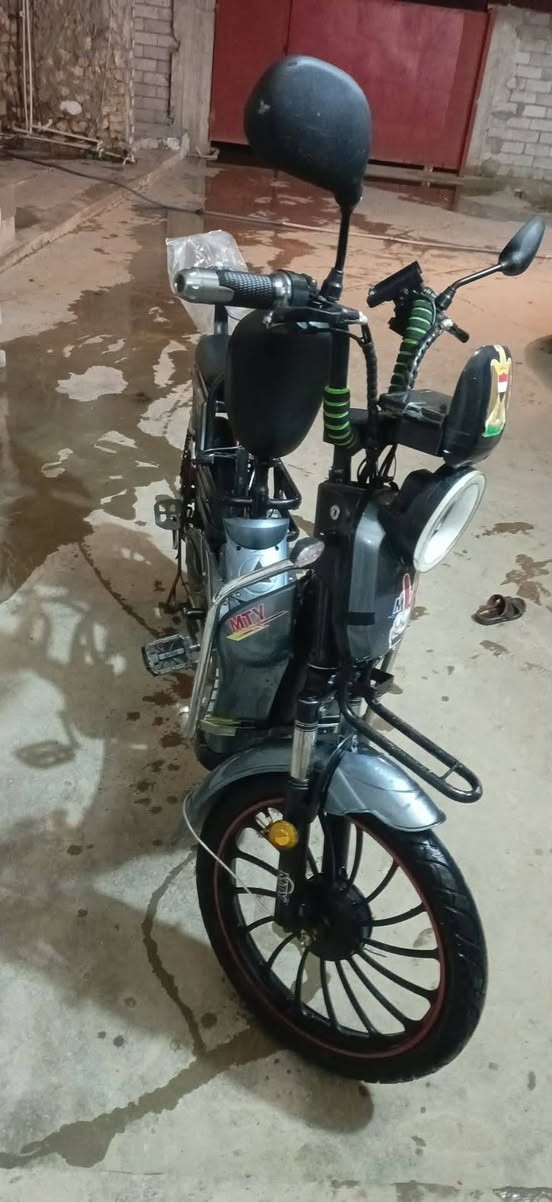 السلام عليكم دراجه شحن للبيع سعر 250 $***********
