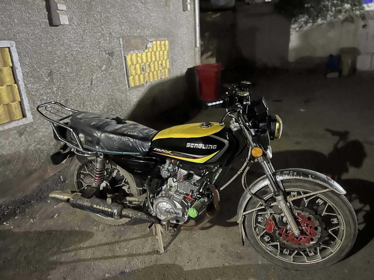 سلام عليكم سفيان موديل 2025 محرك مامفتوح اوراق كاملة السعر 750 بمامجل الطبين الرقم *********** اثير
