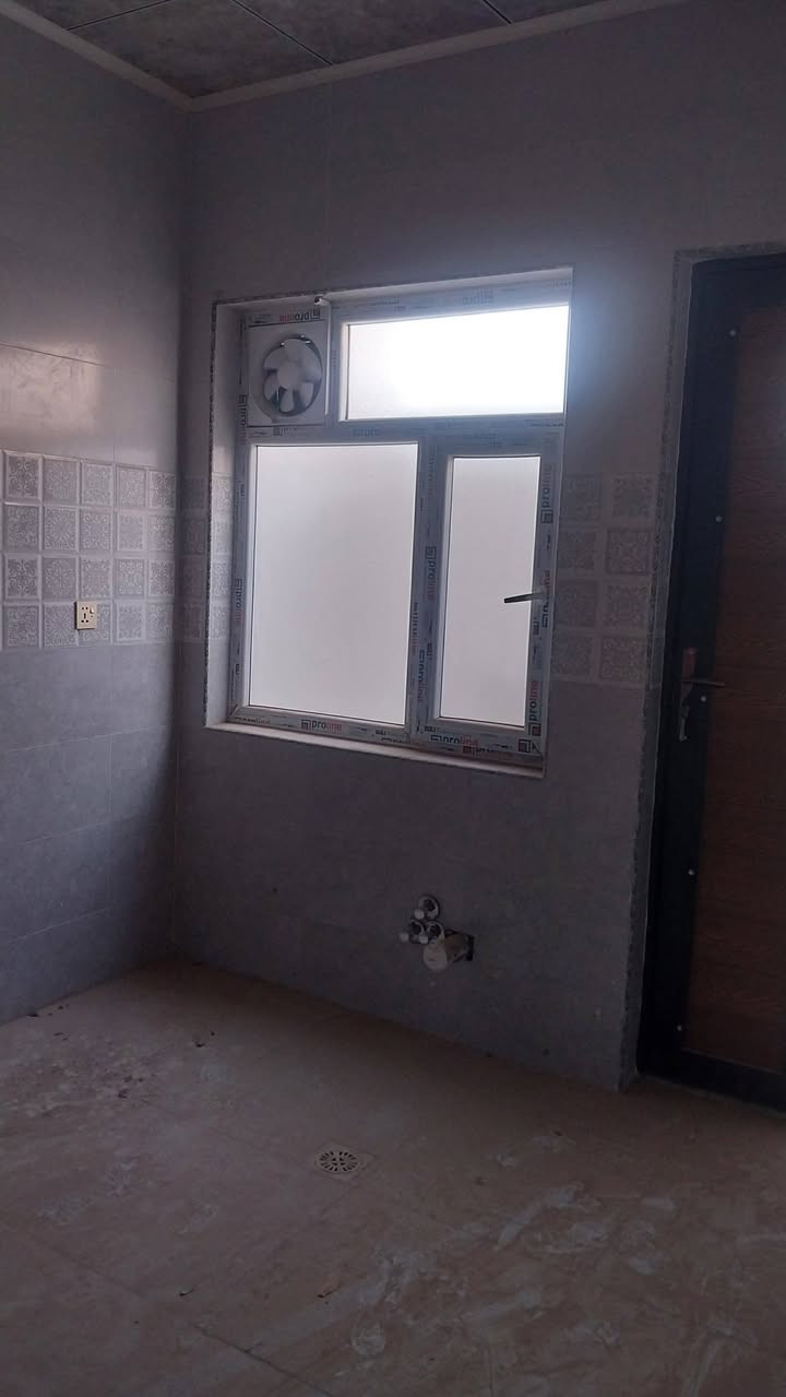 دار للبيع ١٠٠متر مربع ١٠في١٠ 

 بناء طابوك درجه اولى

كامل خدمات في شارع المجمعات تبليط وخدمات ومدارس 

غرفه وصاله واستقبال ومطبخ بناء درجه اولى

بسعر مناسب جدا

سند حر طابو صرف 
للاستفسار 
***********

