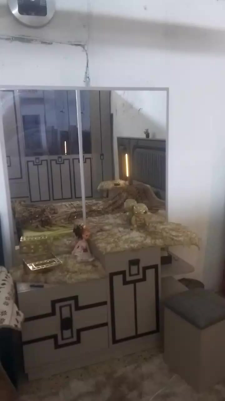 غرفه تركية10قطع استعمال كولش قليل شهرين الكنتور 8ابواب سعرها 900بيهاا مجال للاستفسار عرقم***********
