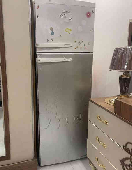 سلام عليكم ثلاجه# مستعمله نضيفه  مداخله تصليح سعر١٥٠ الكاضميه ***********
