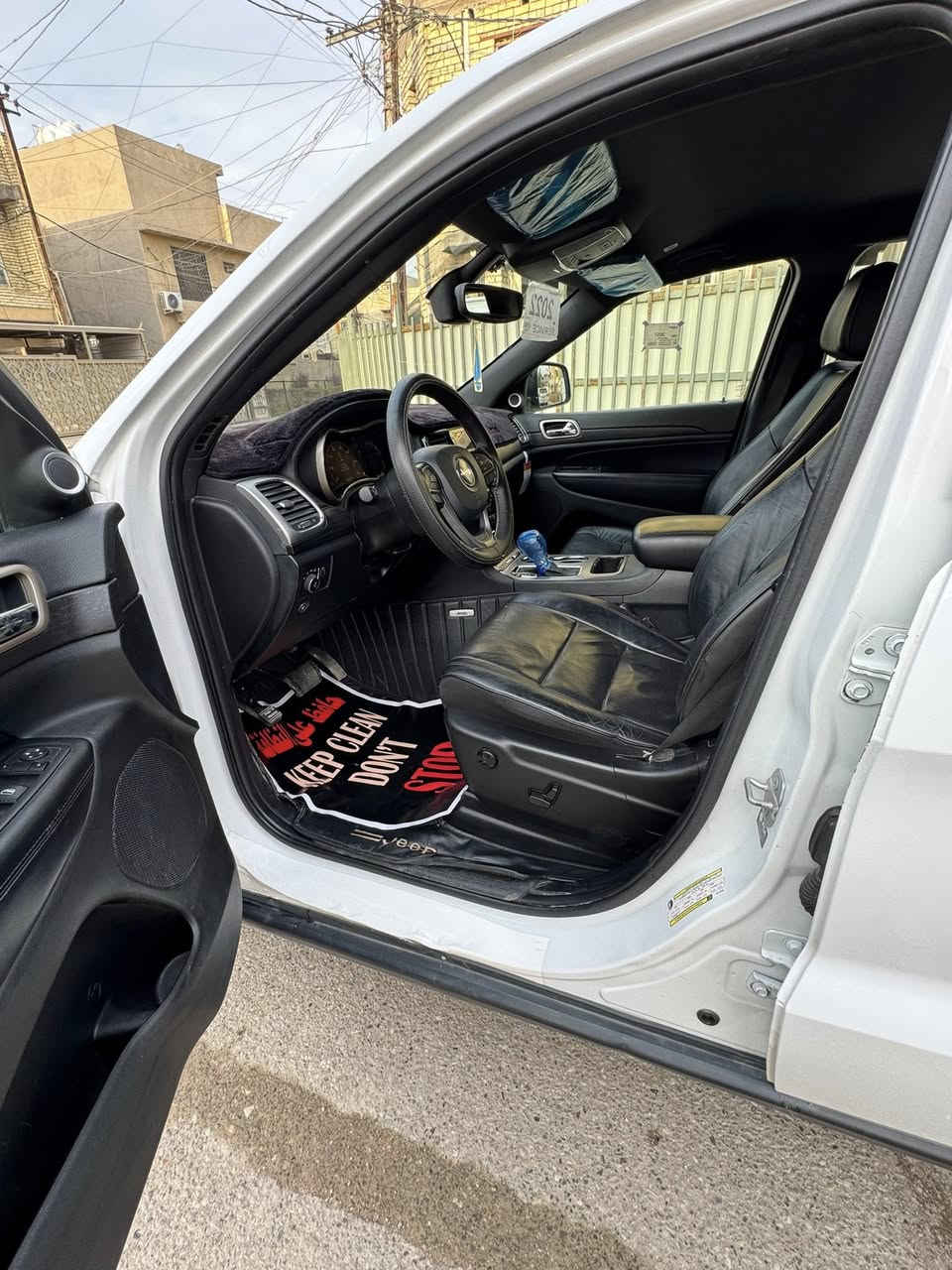 السلام عليكم 🫡
جيب لاريدو موديل 2022 وارد أمريكي 🇺🇸 
سيارة حادث تخريب بيها كم قطعه صبغ أبيع مصبوغه عام 
شواصي مكفول بدون قطرة دواخل  
مواصفات سيارة
مكينه3600
مكينه وكير على وضع شركه 
كشنات جلد 
بصمه تشغيل 
ويل كروم 
رادار إمامي 
توقف ذاتي 
صدر امامي خلفي جديد 
تخم تاير جديد 
منضومه زنون 
ماشيه 38 ميل 
وبعد بيها هواي مواصفات مذكورة 
سيارة شمالي تزيد وكاله تريد تحويل سيارة بسمي سنويه 2029 ارقام وسنويه جدد سيارة جديدة بمعنى الكلمه وبل  عافيه على لي ياخذها 
سعر 188 وبيها مجال كلش بسيط مكان السيارة بغداد الزعفرانية 
***********
