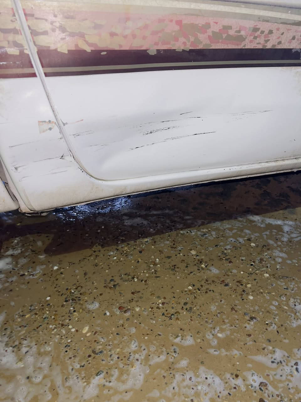 السلام عليكم 
بكم عذاري 2009
 رقم صلاح الدين مشروع وطني
سنويه بـ اسمي
  سعودي شاصي 19
محرك مفتوح
 كير عادي
 تبريد ثلج
 تدفئه نار
كشن متصل
ارضيه جلد

م/ السياره بيها جاملغ امامي مبدل بلادي
وصبغ براس البونيد
وبيها ضربه مامصلحه ترجع بارد باب الخلفي عكس السايق مأشر عليها بالصور
//-ويلها البلادي موجود هذا البصور مو معاها
وخط جديد موجود
 السعر 158 وبيها مجال بسيط
 مكان السياره بيجي الحجاج  

هـ ***********
