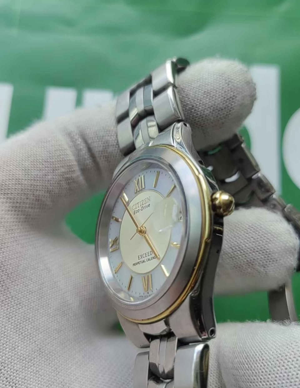 ساعة سيتزن اصلي مكينة بطارية ويمكن شحن البطارية  عن طريق اي مصدر ضوئي(  الشمس او مصباح الغرفة) بيهه خاصية ضبط الوقت عن طريق الموجان الراديوية القطر تقريبا 37  المهتم يتواصل خاص او واتساب *********** ويتوفر توصيل فقط 5 بغداد, العراق
