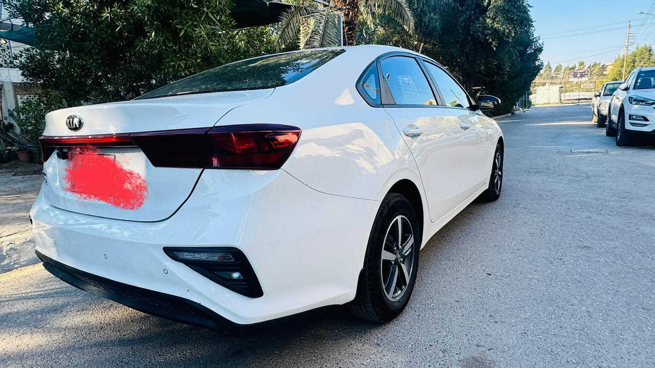 السلام عليكم 
كيا سيراتو موديل 2021
محرك 1600
ماشيه 71
السياره مكفوله من الصبغ
مكان السياره بغداد حي الجهاد / الاطباء
السعر 159
الاتصال ***********
