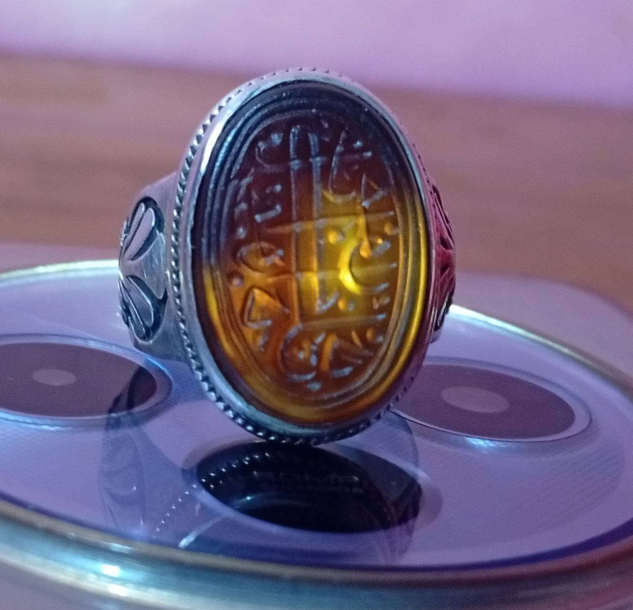 اللبيع من نوادر أنتيك عقيق اليماني شفة العبد ببسية  خط طاهري قديم جدن رقم تواصل ***********
