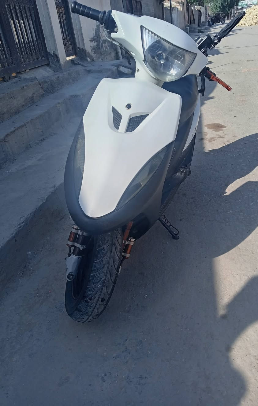 السلام عليكم ماكس عدله 120 بوش 55 مكينه خير من الله الدراجه اي نقص ما بيه الكهربائيات كله شغاله صالنصه FM رياضي السعر 425 للاستفسار ***********
