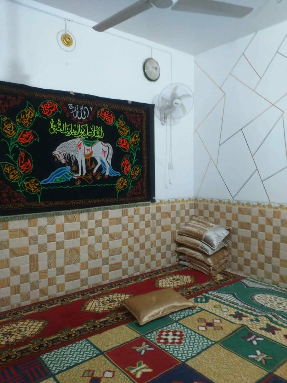 (بيع على المبادرة)

دار سكني للبيع 🏠

المساحة  : 100م  مربع 10*10

العنوان  :شارع 60

اقرب نقطة دالة :  خلق مدرسة الظفر 

              ((طابو    صرف ))
⬇️⬇️⬇️

التفاصيل : الطابق الاول / غرفه نوام + صاله + استقبال + مطبخ + مجمع صحيات
الطابق الثاني / 2 غرف نوم + حمامات

يباع الدار على المبادرة 

             *️⃣*️⃣*️⃣*️⃣*️⃣

لمزيد من المعلومات والاستفسار مراجعة مكتب الكرعاوي للعقار
  
العنوان  حي الصدر الاول . سايدين النسر. قرب بانزين خانة انوار الكفيل الاهلية 

 ارقام الاتصال ✅
***********📞
***********📞
***********📞
***********📞
✅ او مراسلة الصفحة♦️

✅ ارقام الهواتف تحتوي على واتساب🟩
