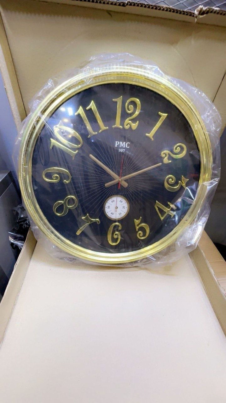 عندي هاي الساعات حجم 60 سم جدد بل باكيت تقريبا عندي 18 قطعه سعر القطعه 13 الف جاي تنباع  ب30 وب25 الف وهذا سعر جوه سعر الجمله 
وعندي ساعه على شكل لووحه تقريبا 12 قطعه جديد لوك سعر القطعه ب 7 الف 
للاستفسار *********** مكاني بغداد الطالبيه
