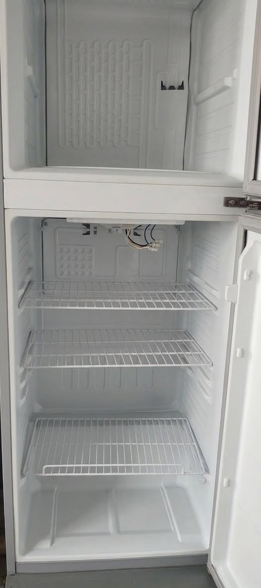 ثلاجه نظيفه ماخذته ب450
اريده ب150 الفريز يشتغل بيه عطل فقط التبريد الجوه


**إذا كنت صاحب هذا الإعلان وتريد حذفه لأي سبب، رجاءا أرسل رسالة إلى الدعم الفني**