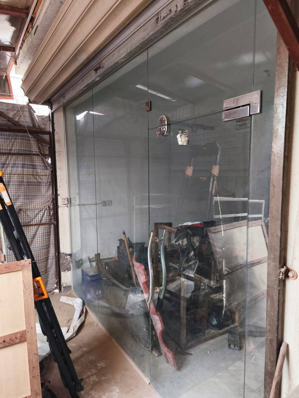 السلام عليكم للبيع جامخانه جام عرض 3,05 م إرتفاع  2,73م وقفص BRC 
بغداد حي الجامعه 
ت : ***********
