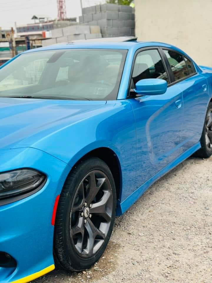 جارجر GT  جيتي  )
(‏‎ وكاله ليث العبيدي ام ضمان داخل احمر )
‏‎الموديل : 2019 . (سياره خليجي وكالة ليث العبيدي ) 
‏‎( المحرك : 6V 3600. ) 
‏‎(سياره كفاله عامه لا صبغ ولا بارد ولا. شخوط ) 
‏‎العداد :80 الف KM شرط الفحص  ( سياره جديده ) 
‏‎(سياره بلاديه كله علا ايد وحده )
( رقم بغداد بسمي الجديد تحويل ثاني يوم )
‏‎المواصفات : الون بحري المرغوب 
‏‎* نسخة  GT 
‏‎* حساسات خلفية . 
‏‎* شاشه كبيرة مع نظام ملاحة نفكيشن GPS .
‏‎* سستم صوت الپاين مع سماعات پريميوم .
‏‎* ويل قياس 20 انج . 
‏‎* مصابيح امامية زنون . 
‏‎* كشافات الضباب زنون . 
‏‎* فتحت سقف (سلايد) . 
‏‎* مقاعد رياضية من الجلد الفاخر . 
‏‎* المقاعد الأمامية كهربائية . 
‏‎* مقاعد أمامية تبريد وتدفئة . 
‏‎* تشغيل عن بعد . 
‏‎* ستيرن كهربائي . 
‏‎* تدفئة ستيرن . 
‏‎* محدد سرعة . 
‏‎* تلفون بلوتوث . 
‏‎* كاميرا خلفية .
‏‎* مرايا متحسسة للاضاءة العالية .
‏‎* كير شفتر بالستيرن . 
‏‎* دخول ذكي (بصمة) .
سياره  من شركه ليث العبيدي 
سياره  خليجيه 📍
قطعة جميلة سياره استخدام شخصي 1
‏‎رقمي*********** 
مكاني البصرة 
‏‎بيع او مراوس

السيارة عليه غرفة لون ازرق اشتغلته 5 ورقات
الزنون لمخلي عليه مال لاندكروز 

السيارة رقم الجديد بسمي وهزه جديده 

#ملاحظة السيارة مغلفة PPF من شركة GMC فلم مغلفة بالكامل 10 سنوات ضمان الامريكي البانزين استخدام المحسن والسوبر 

السيارة دحجه بالباب خلف السائق فقط ما مسوينه بسيطة لا واكع صبغ ولا شي فقط دحجه

السعر 290$ مجال كلش بسيط 

للاستفسار الاتصال ع الرقم الموجود 
تحياتي
