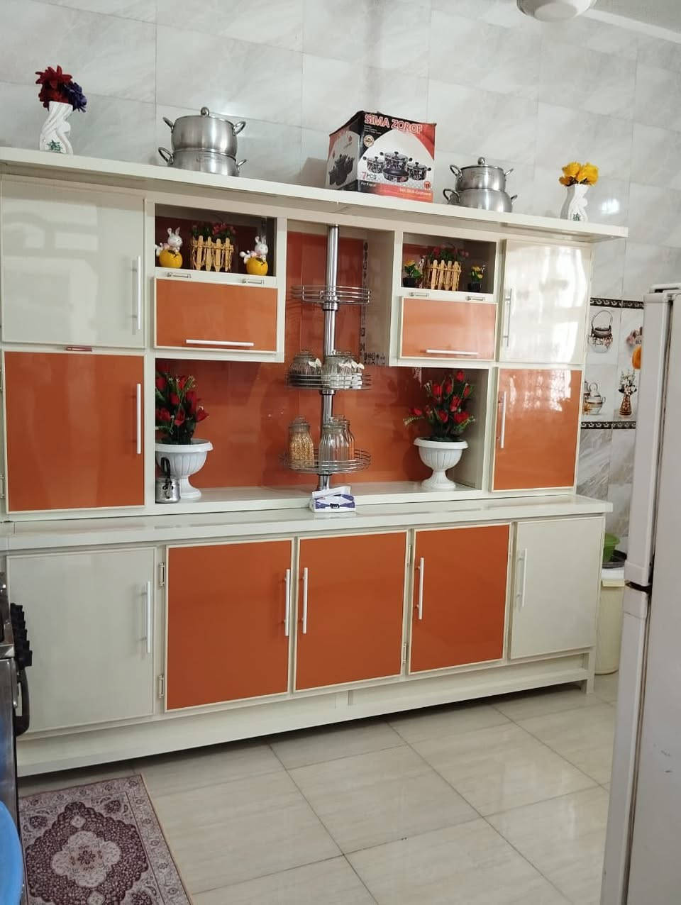 بيت طابو زراعي اسهم في حي التربه مساحةالبيت 300م قرب مولد عبد الخالق يتكون من طابقين :-
الطابق الاول :-
غرفتين وصالة ومطبخ واستقبال وصحيات خارجيه وحديق وكراج 
الطابق الثاني :- غرفه وصاله ومطبخ وصحيات وله درج خارجي مستقل 
البيت مشيد من الطابوق وسقف كونكريت عرض الشارع 7م سعر البيت 110 مليون والبيع نقد فقط للاستفسار اتصال ***********
