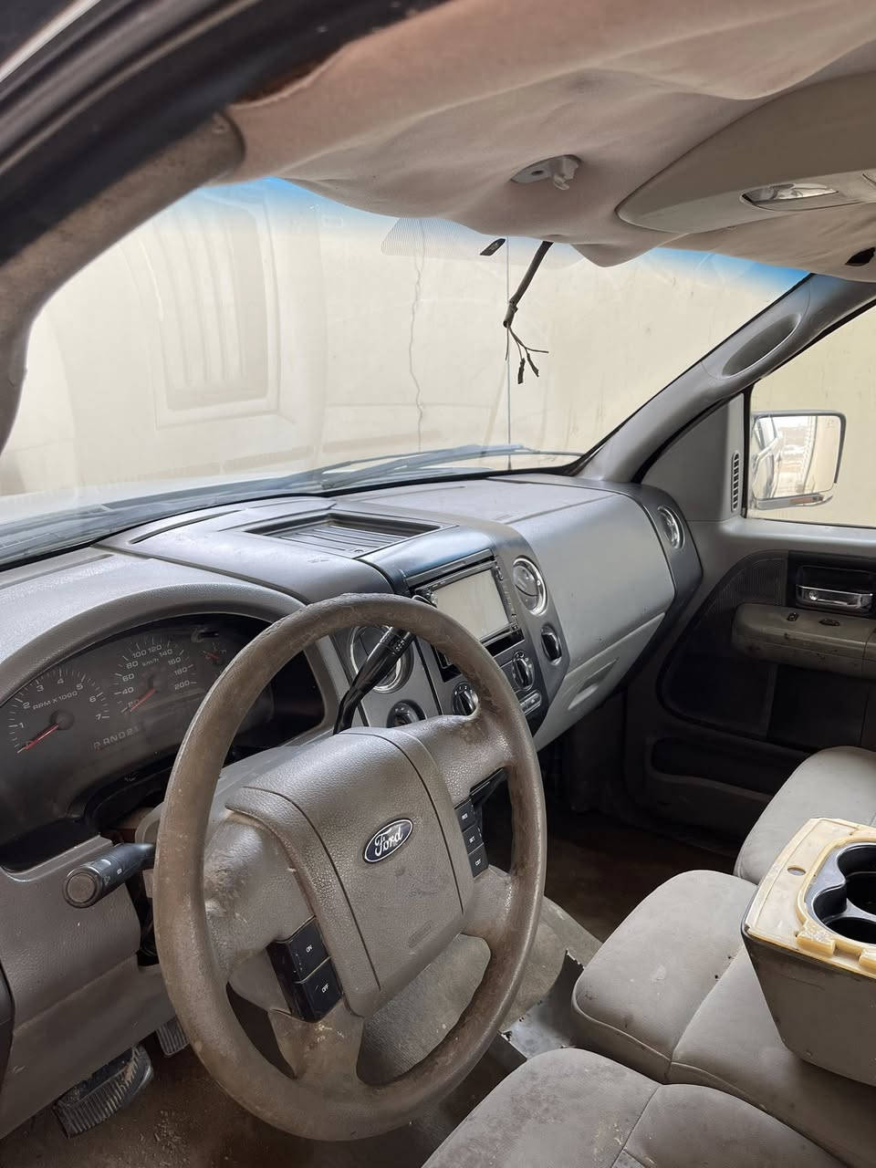 فورد اف150  موديل 2010 محرك 5.4 بصرة رقم صدامي السنويه مفقوده مع وجود السنويه المصورة وكتاب فقدان السنوية مالك السيارة موجود السعر48وبيها مجال
الهاتف:***********
