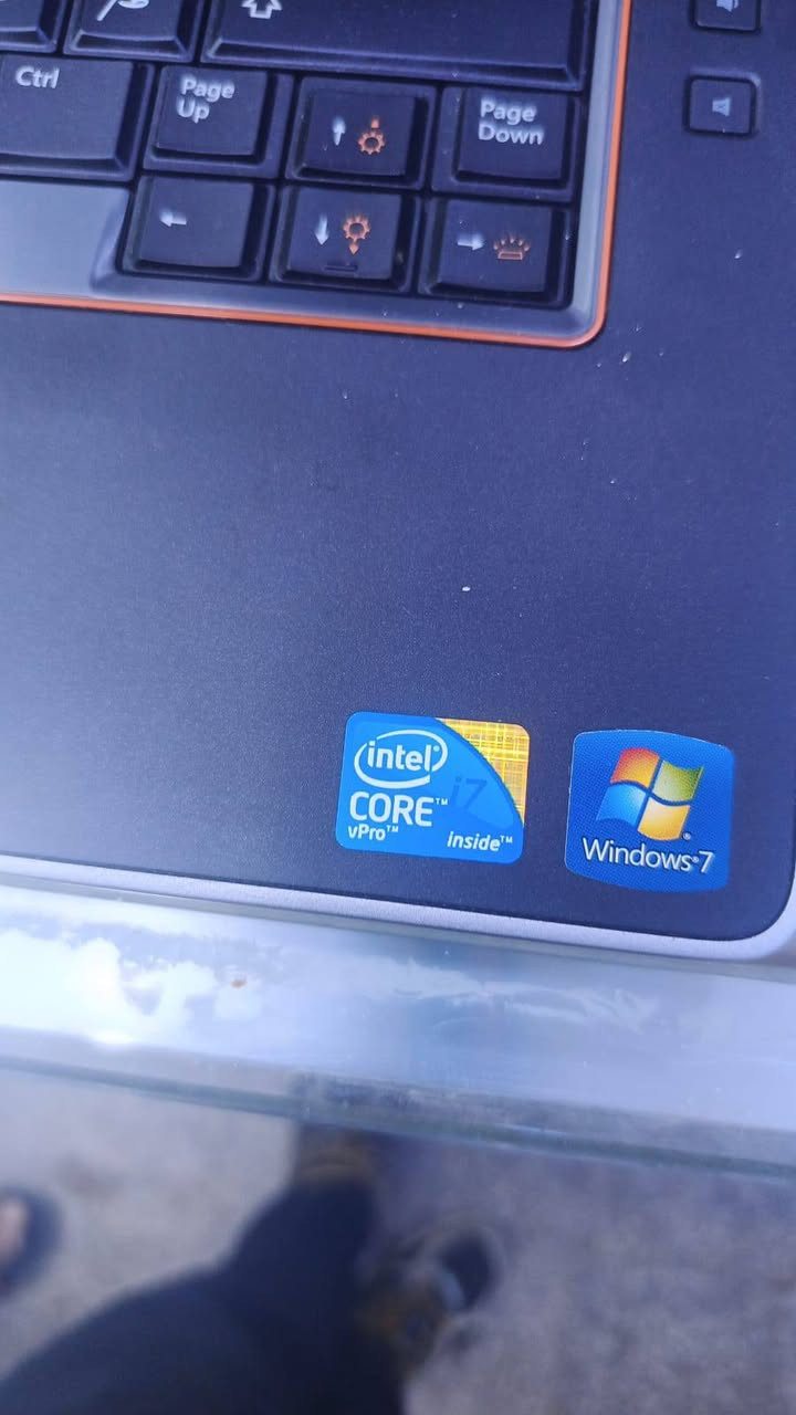 للبيع السعر 100 للتواصل ***********
