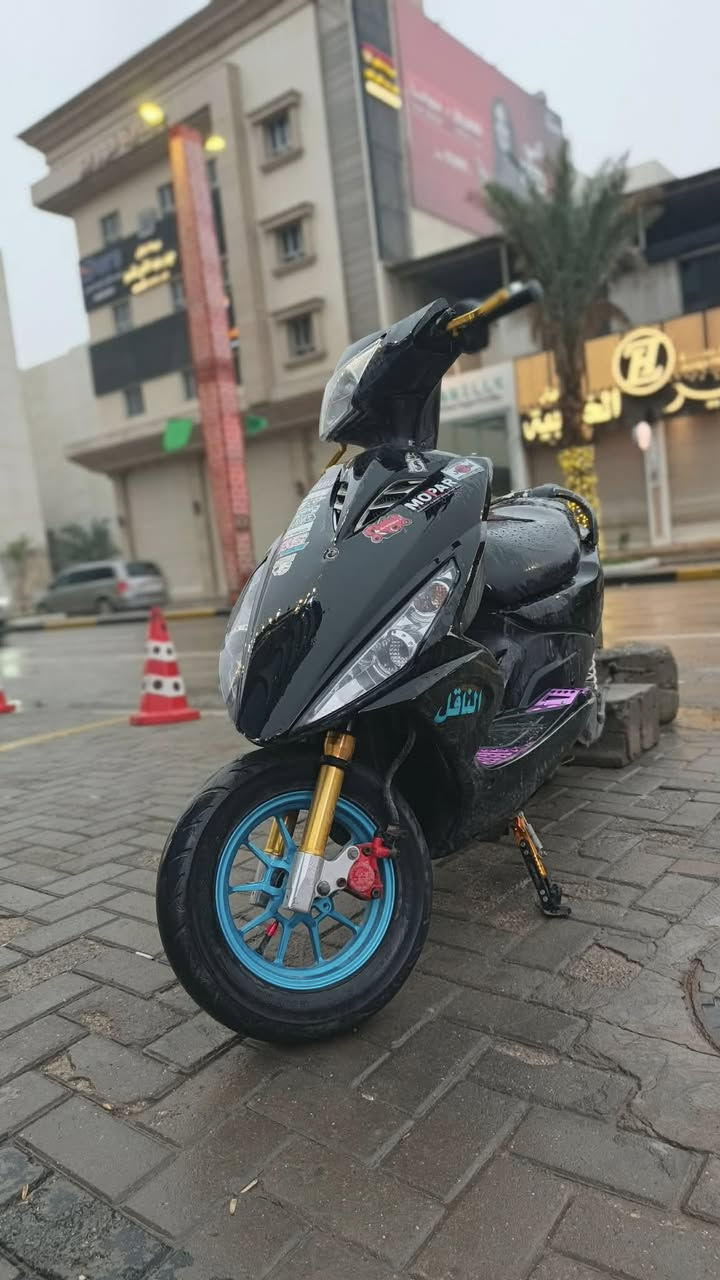 سلام عليكم دراجه ماكس مضلع شوف العين مرتبه وحلوه اب 750 او بيها مجال بصره معقل رقم هاتف***********
