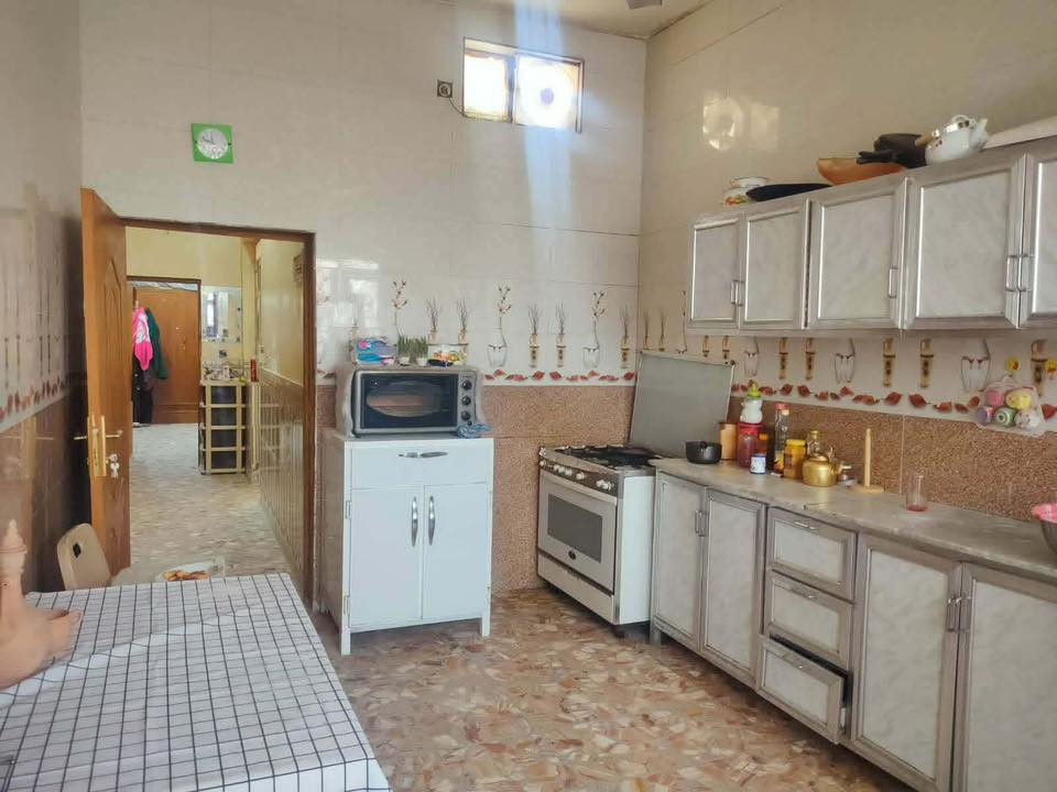 بيع مستعجل 🔥🔥 
بيت 150م للبيع بناء درجة اولى
السعر 110 فقط

الموقع 📌 حي نداء قرب شارع دعبل

يحتوي على غرفتين وصاله ومطبخ واستقبال وتخاريج 👉⭐ 

اساس صب وسقف صب بناء درجة اولى 
للتواصل: ***********

 وشعدكم بيوت للبيع للايجار للرهن اعرضوها يمنا تنباع وتتاجر باسرع وقت ممكن
