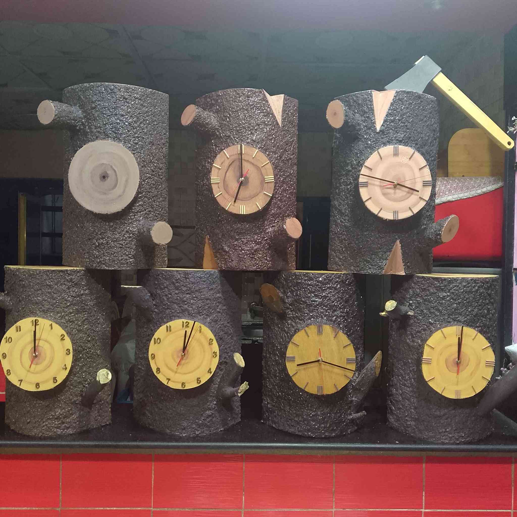 🪵 ساعة "روح الطبيعة" اليدوية - فن وإتقان 🪵

لكل من يعشق التميز والديكورات المستوحاة من الطبيعة، نقدم لكم ساعاتنا اليدوية المشغولة بحرفية فنية عالية، لتكون قطعة مركزية تخطف الأنظار في منزلك أو مكتبك.

المواصفات الفنية والجودة:

الهيكل: قاعدة وسقف وظهير من خشب المعاكس المتين لضمان الصلابة.

التصميم: مقدمة مقوسة من الكرتون المقوى، معالجة بطبقة "درع" تمنحها ملمس ولون لحاء الشجر الحقيقي.

الطلاء: مصبوغة يدوياً على مراحل لضمان ثبات اللون وواقعية مذهلة.

الماكينة: محرك (ماكينة) صيني عالي الجودة لضمان دقة الوقت.

القياسات والأسعار: نقدم لك خيارين يناسبان مساحة جدارك:

1️⃣ الحجم الكبير (الفخم): 📏 الارتفاع: 50 سم | العرض: 30 سم 💰السعر20.000] د.ع

2️⃣ الحجم المتوسط (الأنيق): 📏 الارتفاع: 45 سم | العرض: 30 سم 💰 السعر: 20.000] د.ع

لماذا تقتني هذه الساعة؟ ✅ صناعة يدوية: كل قطعة هي لوحة فنية فريدة وليست مجرد منتج تجاري. ✅ وزن مثالي: تصميم هندسي يجمع بين المتانة وخفة الوزن لسهولة التعليق. ✅ هدية فاخرة: اختيار مثالي لهدايا المنازل أو المكاتب. بغداد, العراق


**إذا كنت صاحب هذا الإعلان وتريد حذفه لأي سبب، رجاءا أرسل رسالة إلى الدعم الفني**