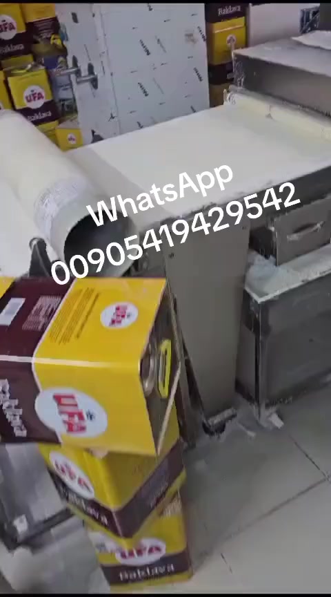 🔹 آلة إنتاج رقائق الحلويات
 مستخدمة بحالة ممتازة 
موديل 2017 مجددة بالكامل ضمان عام واحد 
آلة متطورة مخصّصة لإنتاج رقائق الحلويات بجودة عالية وكفاءة إنتاج ممتازة، مناسبة للمصانع والمشاغل المتوسطة والكبيرة.
⚙️ المواصفات الفنية:
صناعة تركية أصلية 
نظام تشغيل أوتوماتيكي بالكامل
إمكانية إنتاج رقائق بسماكة دقيقة تبدأ من 0.01 مم حتى 4 مم
تحكم كامل بسماكة الرقائق وكمية النشاء المستخدمة
تحتوي على خزانين نشاء:
الخزان الأمامي لتغذية الرقائق بالنشاء
الخزان الخلفي لتغذية خط السير بالنشاء
عرض الرقائق: 55 سم
القدرة الإنتاجية: 150 كغ في الساعة
استهلاك الطاقة: 3 كيلو واط في الساعة
نظام كهرباء: 380 فولت – 3 فاز
❄️ نظام التبريد:
مزودة بخط تبريد مباشر على السلندر
يحافظ على متانة الرقائق
يمنع التشققات ويضمن منتج نهائي متجانس وعالي الجودة
🖥️ سهولة التشغيل:
التحكم الكامل عبر شاشة لمس حديثة
تحتاج إلى عامل واحد فقط للتشغيل
تصميم عملي يسهّل الصيانة والتنظيف
📦 الأبعاد والوزن:
الطول: 300 سم
العرض: 130 سم
الارتفاع: 180 سم
الوزن: 1250 كغ
🛡️ الضمان والخدمات:
ضمان لمدة سنة 
إمكانية التركيب والتشغيل في موقع العميل
تدريب كامل على استخدام المكنة
جاهزة للتصدير إلى جميع أنحاء العالم
تواصل واتس اب 00905419429542
#حلويات #بقلاوة #رقائق #أفران #مخابز #معجنات #مخبز #معدات #عتاد #صناعة #تجارة


**إذا كنت صاحب هذا الإعلان وتريد حذفه لأي سبب، رجاءا أرسل رسالة إلى الدعم الفني**