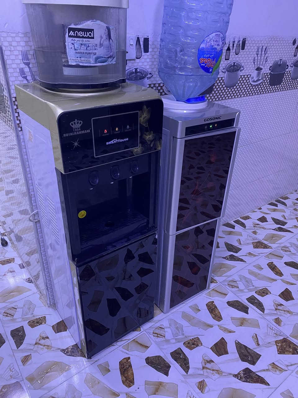 براد عدد ٢ للبيع شغالات حار ودافي وبارد كل نقص مابيهن سعر الواحد ٥٥ وبي مجال جداً بسيط الشراي يخابر ***********
