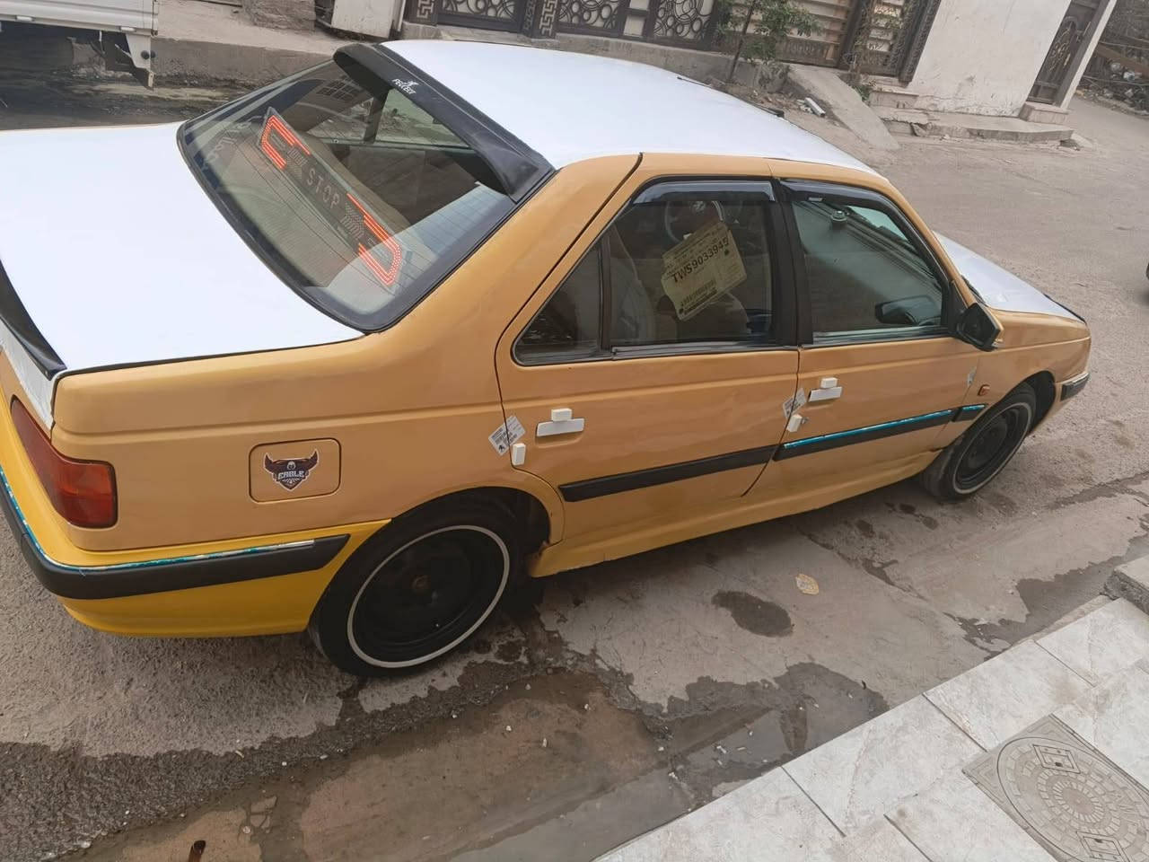 السلام عليكم بيجو بارص 2011 سياره جديده كل نقص ما بيهه صدر جديد تخم تاير جديد مشط ستيرن جديد باور جديد كهربايات كلهه شغاله مكينه و كير نظيفات رقم جديد هزه جديده مصفره هيه و غرامات بسمي تحويل ثاني يوم تبريد ثلج سياره ما نقصهه اي شي سعر 38 بيهه مجال قليل العنوان البياع شرطه الخامسه رقم تلفون ***********
