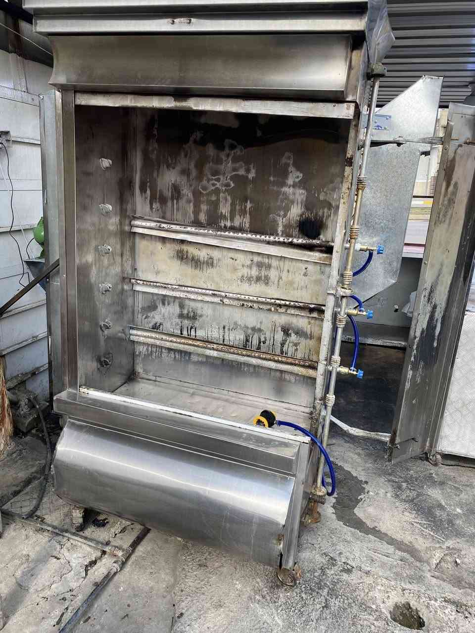 السلام عليكم شواية دجاج نضيفة سعرها 250 مابيها اي نقص جاهزة وحماية اكل 6 بلانكات سعرها 450 مكان بغداد الغزالية ***********
