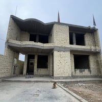 اخوان هيكل للبيع مساحة ٣١٠متريحتوي على ٥غرف نوم+استقبال+مطبخ بارد+حار ...