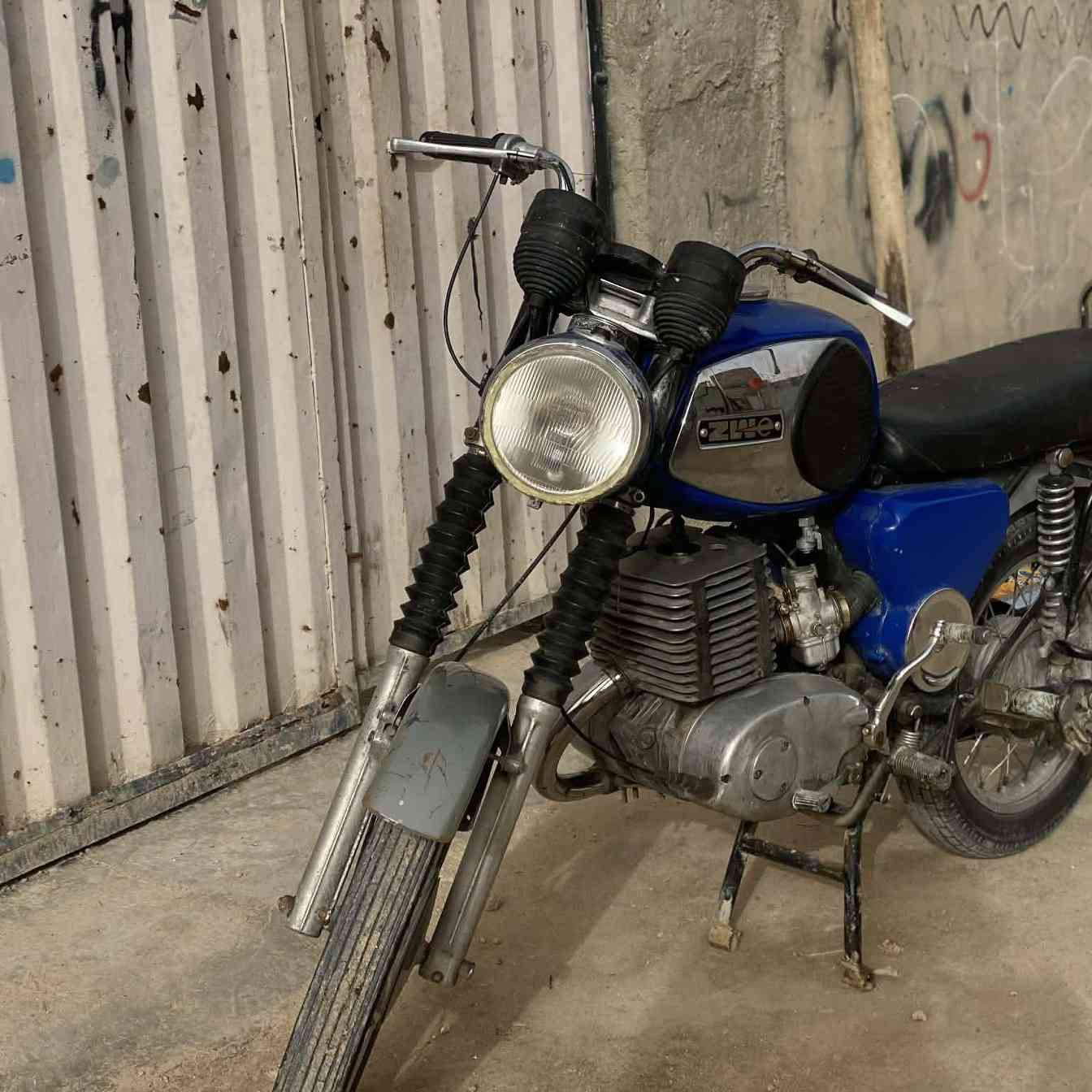 السلام عليكم امزت للبيع 81سايس 3 
لحيم بلخشم وجوه الكشن مكان كوفه ***********دراجه نضيفه ماعايزه شي 
السعر مليون
