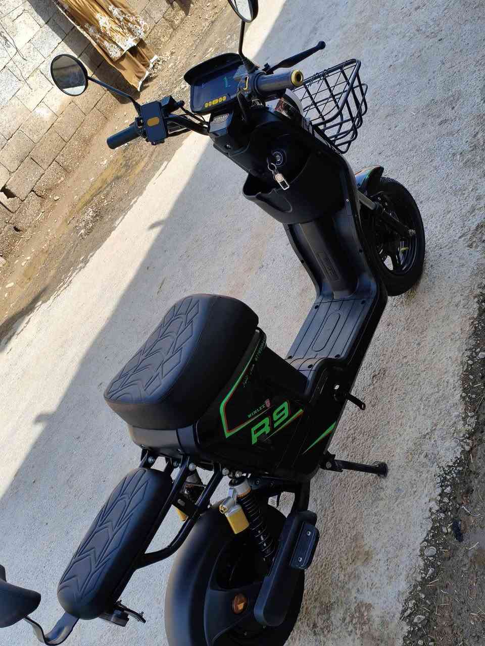 السلام عليكم 
دراجه شحن R9 للبيع 
دراجه جديده استخدام قليل نظافه فول 
السعر
المكان ديالى' خان بني سد' قرية السلام ( خلوف)
للتواصل خاص***********
