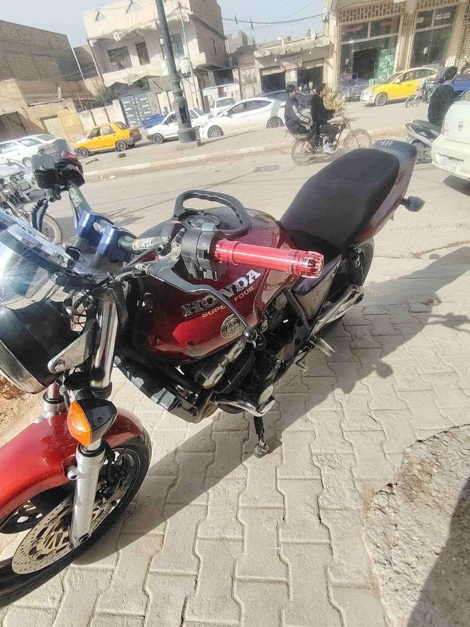 سلام عليكم بطح سي بي فور جيل اول دراجه نضيفه تخم تايرات باتري جديد كرهبايات اوراق مدفوع كمرك شغاله نقصهه بس تنضيف كابريترات الشراي يتصل ***********  السعر مليون و200 المكان ديوانيه
