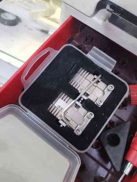 جهاز قطع مفاتيح
نضيفة شغال للبيع
***********
