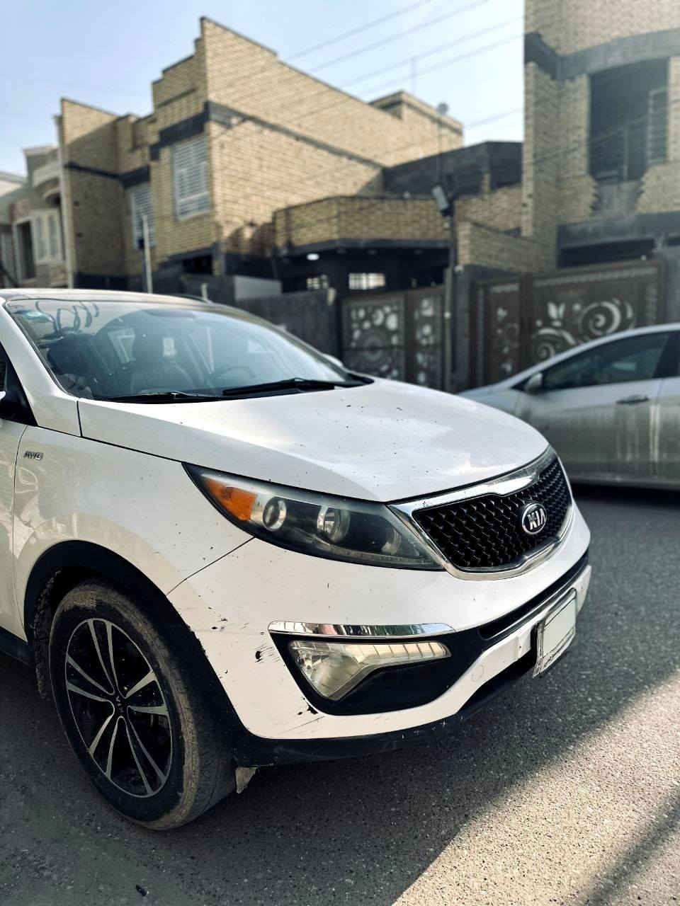 السلام عليكم
كيا سبورتج ٢٠١٦ محرك جي دي آي GDI ٢٠٠٠ تيربو سليم والكير سليم حادثها باب الصدر ومبدل مواصفاتها فول مواصفات(بانوراما-شاشه-بصمه-بصمه بيبان-كراسي كهربائي) حره  رقم ذي قار بأسمي السياره نظيفه بس بيها دحچه يم الجاملغ الخلفي ترجع ع بارد وبيها تكحيل بسيط بالباب والسياره استخدام شخصي سياره دكتوره وماشيه 112 الف
السعر 148 وبيها مجال بسيط مكانها ذي قار
للاستفسار: ***********
(مكلف بالنشر)
