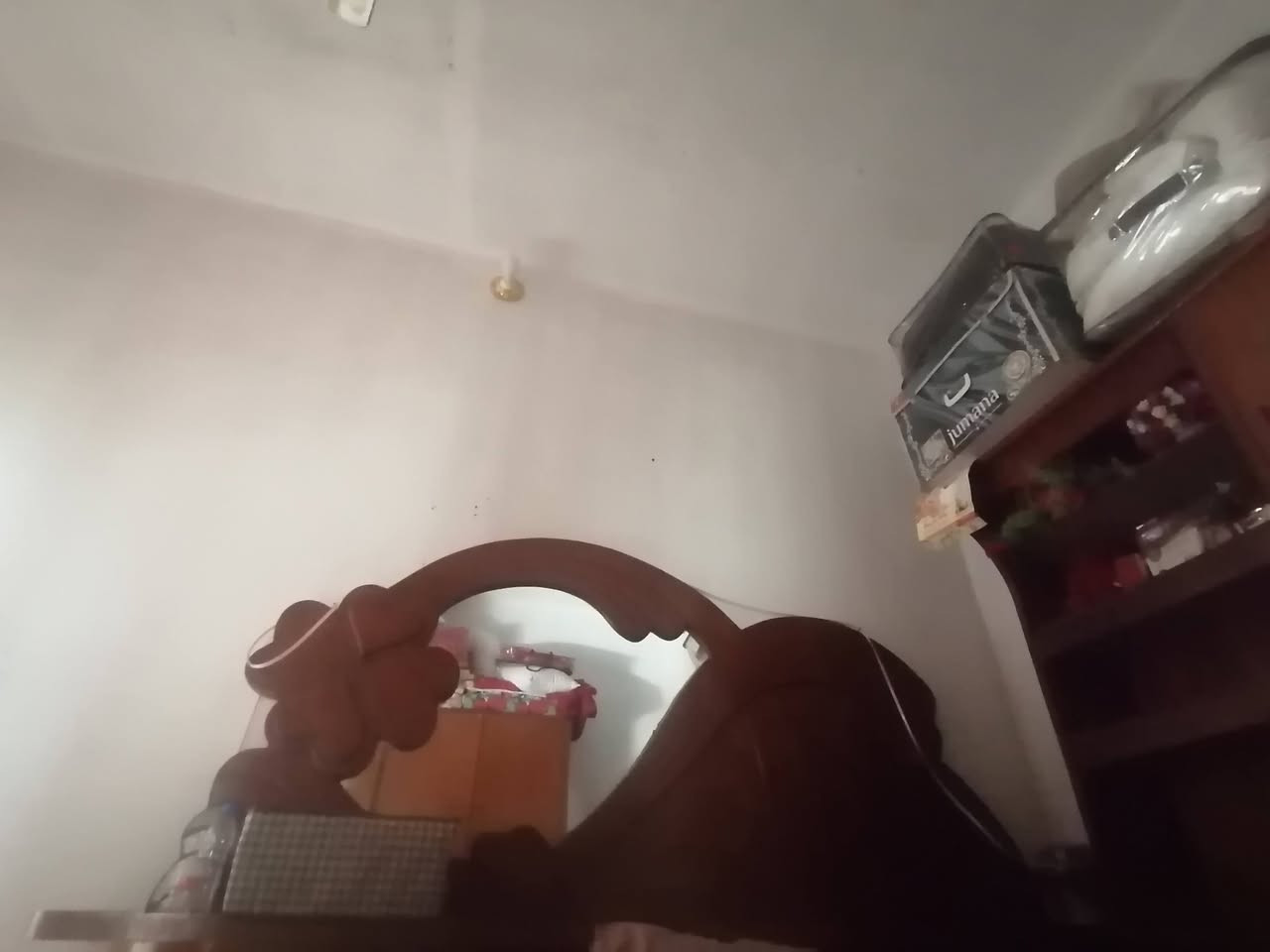 سلام عليكم  عندي غرفه البيع سعر مناسب بيه مجال ***********
