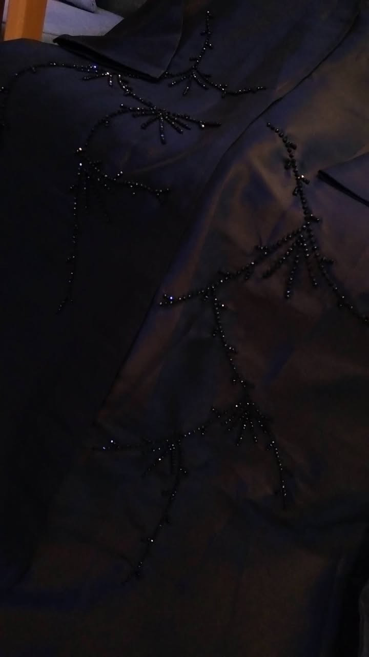 . وصل الجديد في Brand Gold 🔥
قطعة لازم تكون بخزانتك.

الخامه ستن ثقيل اللون لاسود الفاحم 🖤 
القياسات 52/56 ✨
#توصيل جميع المحفضات متوفر 🚘

،
،#عبايات
#عبايات_العراق
#عبايات_نجف
#عبايات_راقيه
#هدايا
#بوكس_هدايا
#هدايا_مميزه
#ستايل
#أناقه
#نجف


**إذا كنت صاحب هذا الإعلان وتريد حذفه لأي سبب، رجاءا أرسل رسالة إلى الدعم الفني**