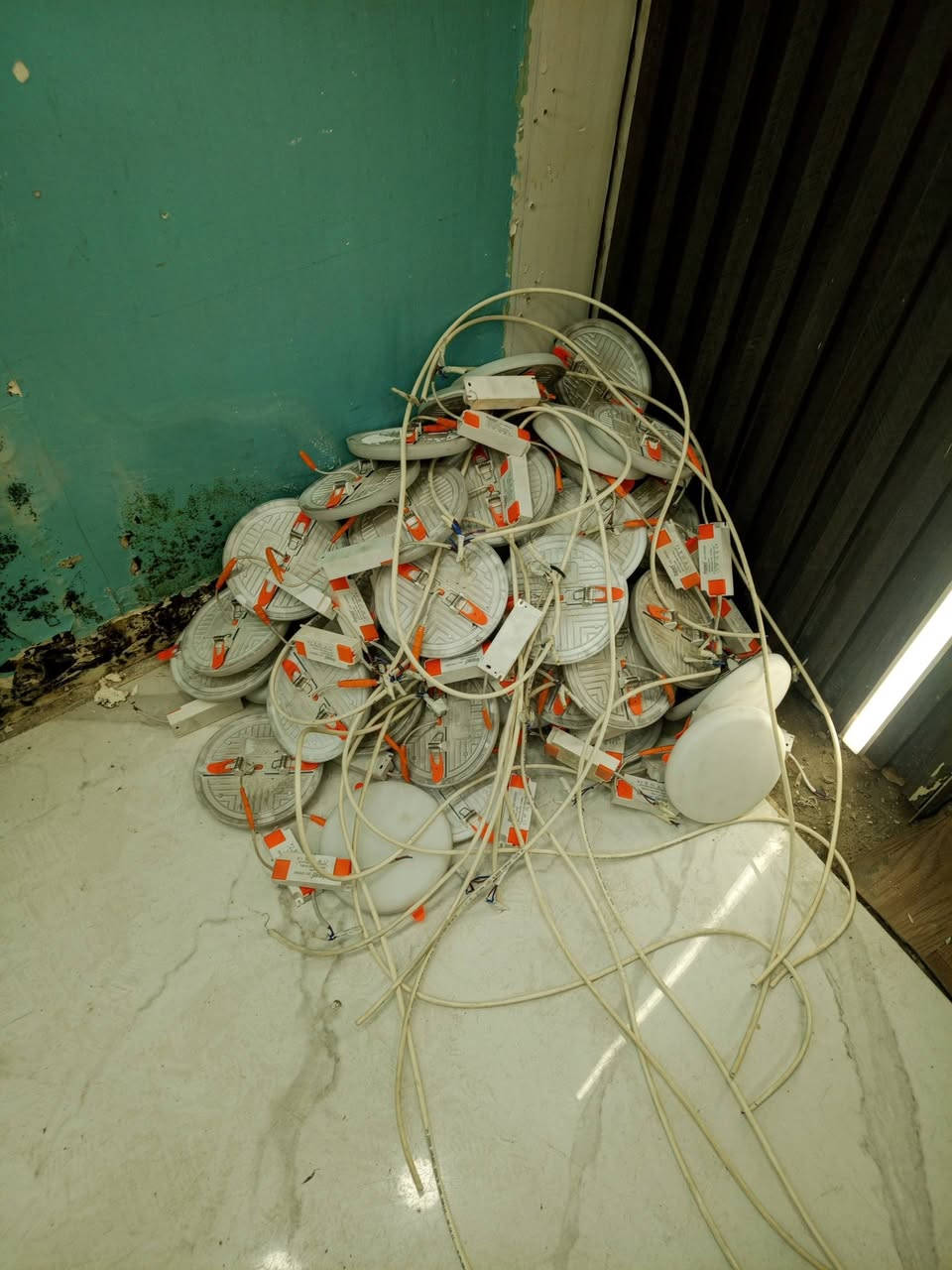 ٩٠ سبورت لايت مع محولة نظيف وجديد مشدود بلسقف فترة قليلة جدا السعر القطعة ٢٥٠٠ شرط كل الكمية اساهة وياة مكاني بغداد الجديدة قرب افران الفراشة


**إذا كنت صاحب هذا الإعلان وتريد حذفه لأي سبب، رجاءا أرسل رسالة إلى الدعم الفني**