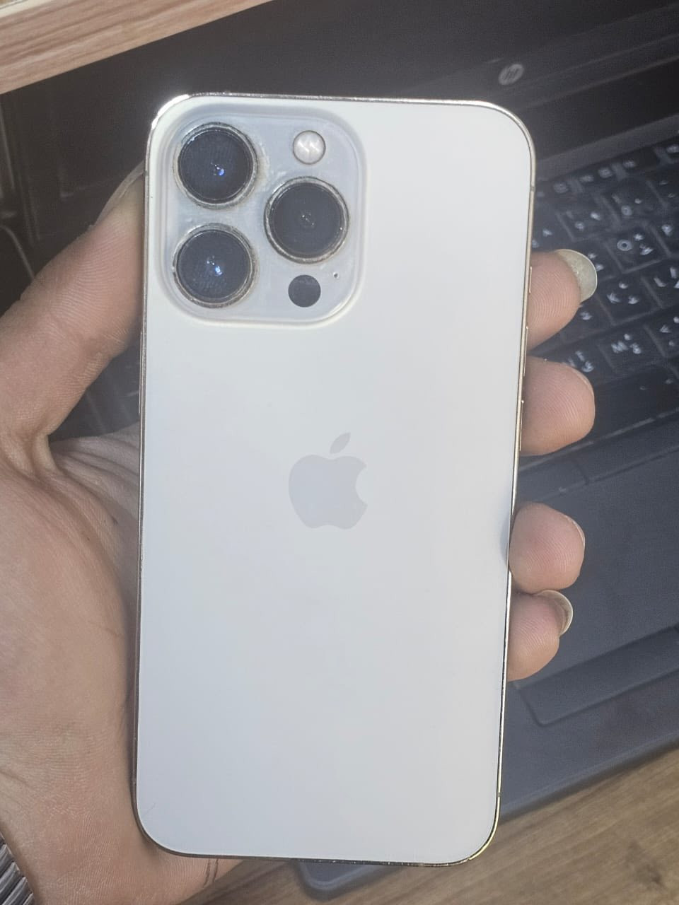 ايفون 13فقط ما مفتوح وين ما تفحص افحص بيه بس هاي لصربه الي باشاشه وما مثاره عليه نهئين 
ذاكره 256
بطاريه 96
رقم ***********
