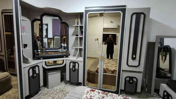 للبيع غرفه نوم تركي درجه أولى كنتور زاويه غرفه جديده ونظيفه كلش السعر مليون ونص وبيه مجال
للتواصل ***********
