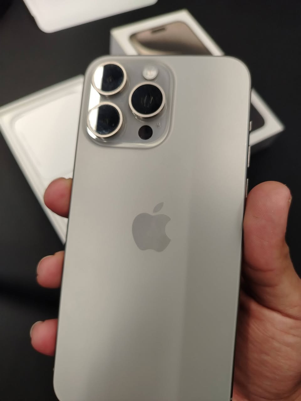 ايفون 15 برو ماكس ماستر
جهاز نضيف كلش ومكفول ذاكره 256 
بطاريه 87
السعر مليون و50 الف
مكاني بغداد المعامل  *********** واتساب فقط
مكلف بالنشر
