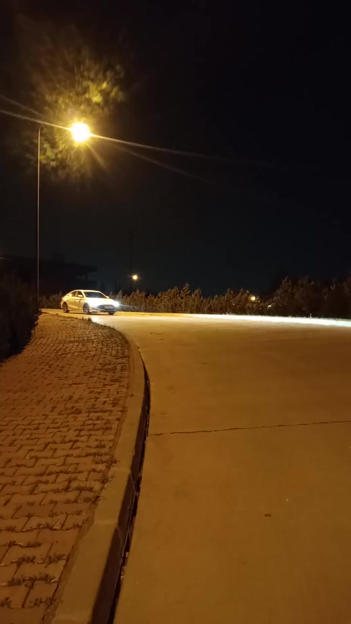 السلام عليكم سياره فورتي 2010 رقم انكليزي اديالى بسمي سياره حلوه ونظيفه عله ايدي كله جديد حادثه جاملغ وبنيد ومرجعينه نفسه لايت جديد صدر جديد كهربائيات جدد تخم تأير فلنجات ودسكات جدد كله جديد الله شاهد بس نقصه مشط استيرن سعره 85 ورقه وبيه مجال *********** وتساب
