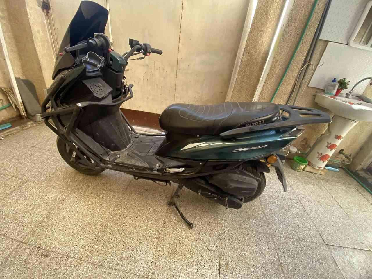 دراجه سترونك صيني نضيفه وجديده مكفوله محرك مامفتوح كامله مكمله سلف هندر باتري جديد كهربائيات كلها شغاله دراجه مال دوام شرط 
سعرها 500 وبيها للشراي مكاني كربلاء حي الوفاء
***********
