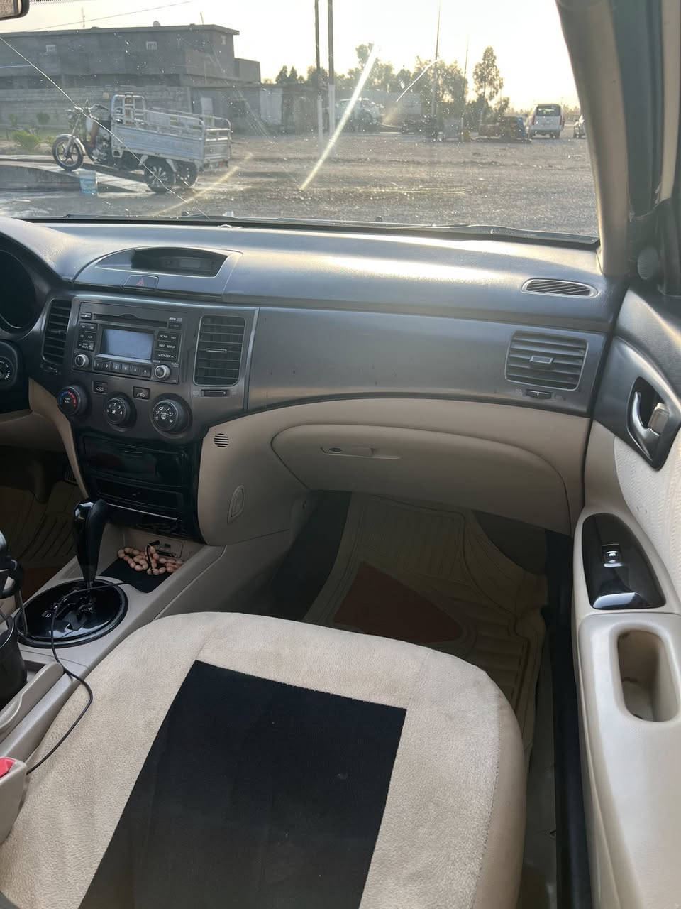 ٢٠١٠ فول  السونار واضح كدامكم مكينه٢٤٠٠
السعر ١١٨ وبيها مجال 
***********
