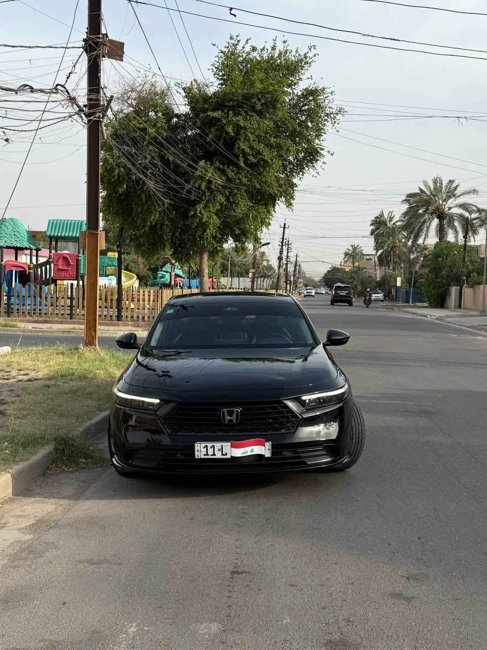 هوندا اكورد موديل 2023
فئة ex-l اقل من التورنك واعلى من السبورت 
بدون صبغ بارد وتكحيل فقط 
ماشية 60 الف مايل 
ايرباك دركة فقط ومصلح مكانة 
المحرك: 2.0 لتر 4 سلندر Hybrid

* إضاءة LED أمامية وخلفية
* فتحة سقف كهربائية
* تشغيل ذكي بدون مفتاح
* حساسات أمامية وخلفية

* مقاعد جلد
* مقعد السائق كهربائي مع Memory
* تدفئة للمقاعد الأمامية
* شاشة وسطية 12.3 إنج
* Apple CarPlay وAndroid Auto لاسلكي
* شاحن USB-C أمامي وخلفي
* نظام صوتي 8 سماعات بقوة 180 واط  

* رادار Honda Sensing
* مثبت سرعة ذكي
* نظام المحافظة على المسار
* فرملة طوارئ أوتوماتيكية
* كاميرا خلفية متعددة الزوايا

واتساب ***********
