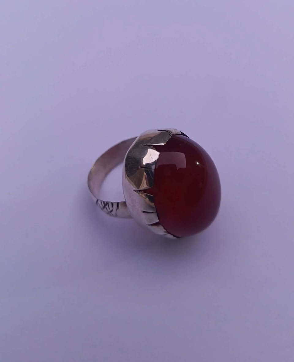 عقيق يماني صياغه ثقيله او مرواس زنجيل فظه


**إذا كنت صاحب هذا الإعلان وتريد حذفه لأي سبب، رجاءا أرسل رسالة إلى الدعم الفني**