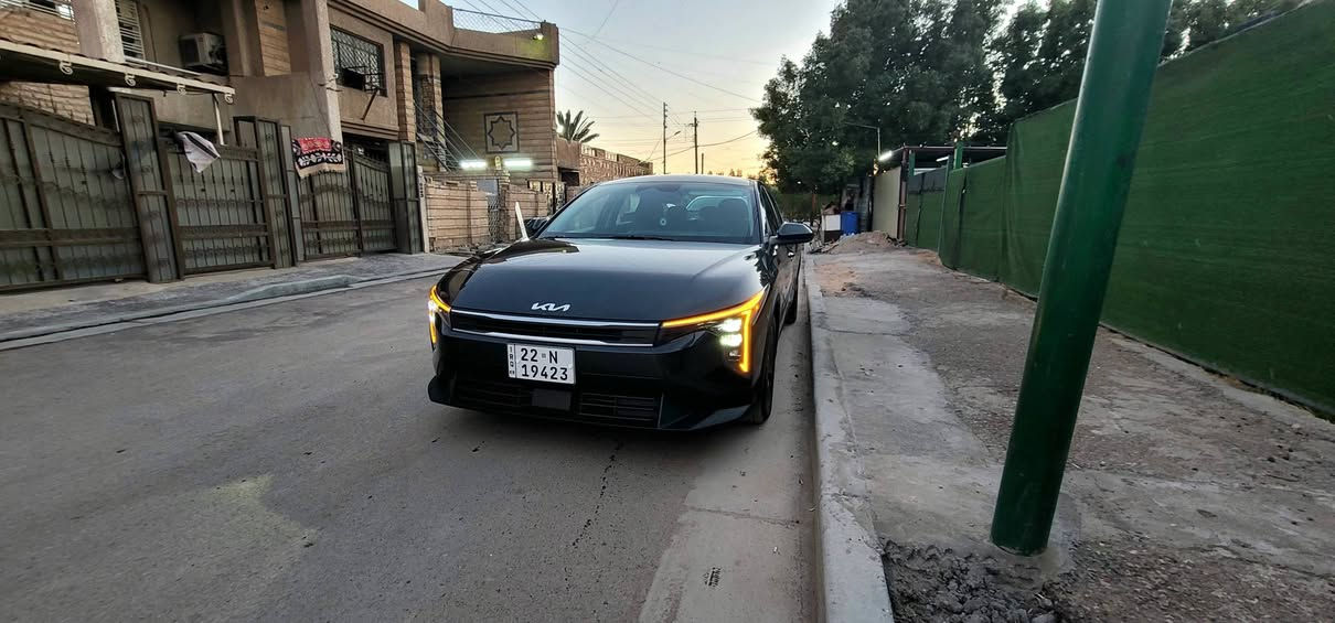 ياألله للبيع فقط
اللهم صل على محمد وال محمد 
وصول جديد ترقيم جديد اربيل الدولي بأسمي 
كيا 2025 K4 محرك 2000 cc دوش لون نفطي 
السيارة بحالة الوكالة ماشية 6000 مايل يعني اخت  زيرو/مواصفات نص فول / بصمة /تشغيل عن بعد /
نظام ترحيب / شاشة كبيرة /عداد دجتل متصل /
انظمة قيادة نورمال /سبورت /رادار امامي جانبي خلفي / قيادة ذاتية / صندوق ذكي بصمة / بصمة ابواب /اوتو هولد / هند بريك بصمة / بجم لد / صندوق لد /حادث سطحي خفيف جدا بدون دواخل
ايرباك بردة وراجع سستم تبديل جاملغ فقط وطرف الباب بارد + طرف البنيد بارد  جهة الراكب  
يعني قطعة وحدة صبغ فقط
بدون شخوط بدون رصعات كما موضح بلصور .
مكان السيارة بغداد حي الاعلام 
للاستفسار اتصل :- 
***********
