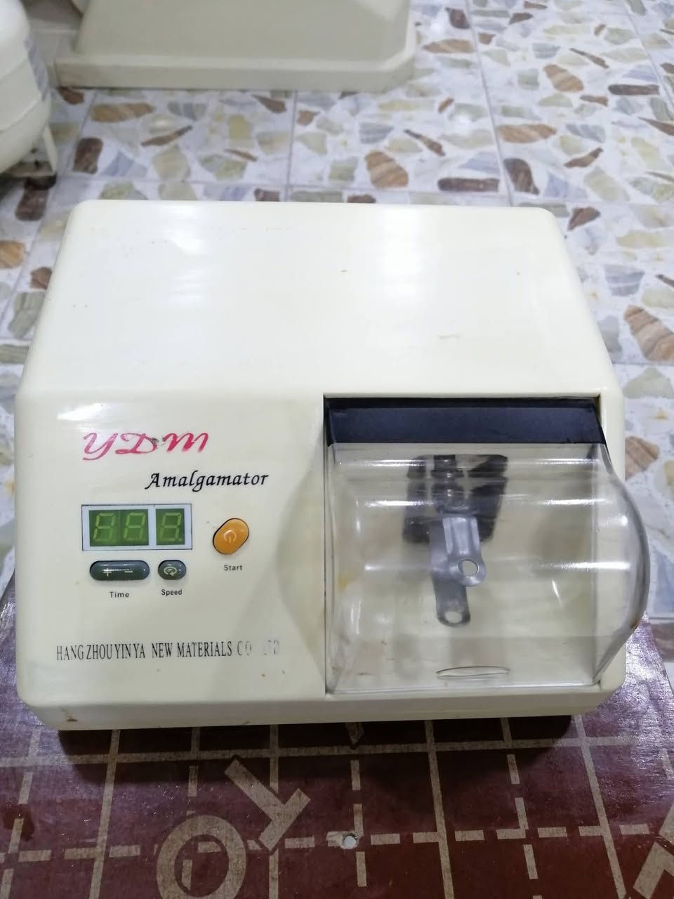 يتوفر لدى مكتبنا عيادة أسنان مستعمله تتكون من :-
1-چير أسنان نوع زاين مستعمل نظيف جدا
2- اوتوكليف كلاس B مستعمل نظيف جدا
3-كمبريسر مستعمل ٣٢ لتر
4- ابكس لوكيتر جديد
5- روتري جديد
6-لايت كيور جديد
7- مقطر ماء جديد
8- خلاط حشوة مستعمل
9- ستول خاص بجهاز الأسنان (جديد)
للإستفسار مراسلة الصفحه على الخاص او الاتصال بالرقم ***********
